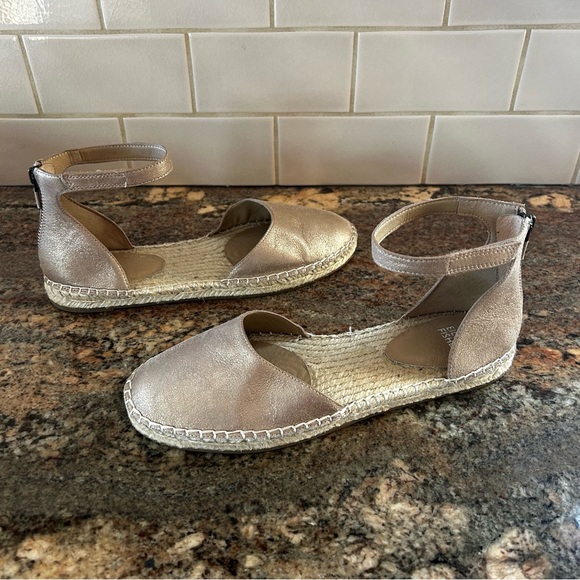NEW $140~Eileen Fisher~LALA Gold Leather Ankle Strap Espadrille Flats~8/8.5 - Picture 2 of 11